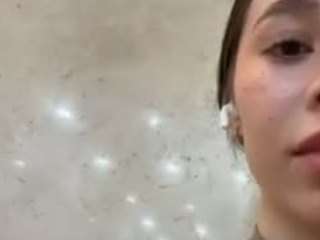 emily-mills1 webcam model stream image