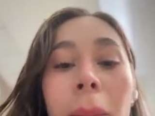 emily-mills1 webcam model stream image