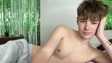 YourMilkyGuy webcam model stream image