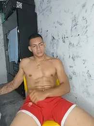 SantiHardXL webcam stripchat model stream image
