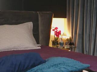 Sarah webcam model stream image