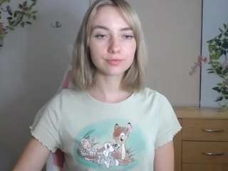 lucialittle webcam model stream image