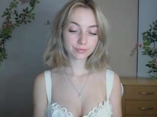lucialittle webcam model stream image