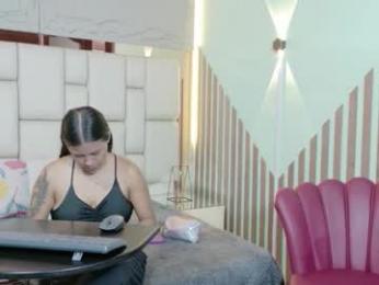 vikitomson webcam model stream image
