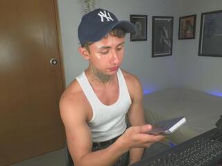 Archy Gold webcam model stream image