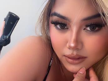 YoshiJenner webcam model stream image