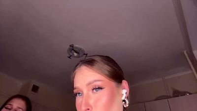 RoseReddish webcam model stream image