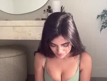 poutyselena webcam model stream image
