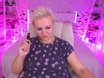 CrystalVibe webcam model stream image