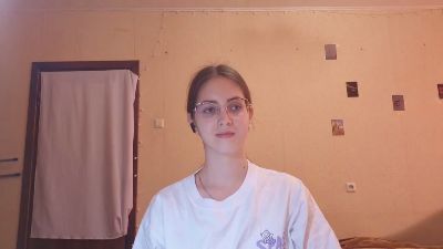 RoxanaKneisler webcam model stream image