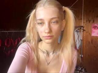 Kendra Bann webcam model stream image