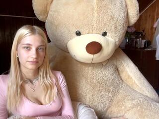 Kendra Bann webcam model stream image