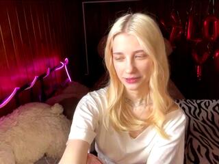 Kendra Bann webcam model stream image