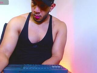 Holl Latin webcam model stream image
