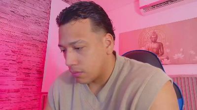 MaxTurner_ webcam model stream image