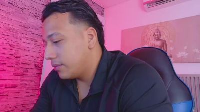 MaxTurner_ webcam model stream image