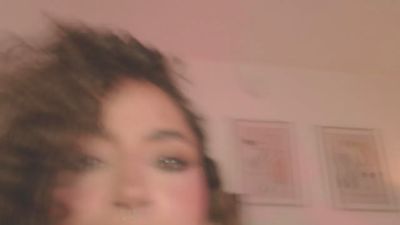 curlysofi webcam model stream image