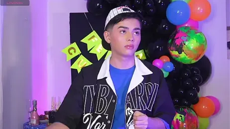 Maxi_little webcam stripchat model stream image