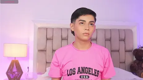 Maxi_little webcam stripchat model stream image