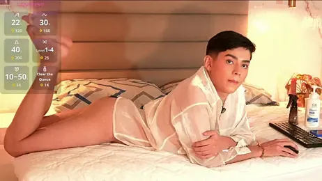 Maxi_little webcam stripchat model stream image
