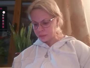 a_surprise webcam model stream image