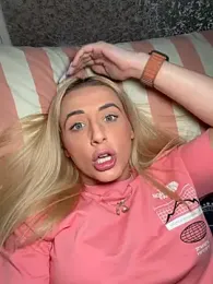 Strongqueen webcam model stream image