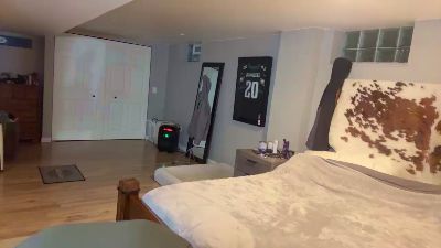 StudlyHardwood webcam model stream image