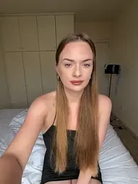 ElenaRebelle webcam model stream image