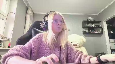TraceeLiles webcam cam4 model stream image