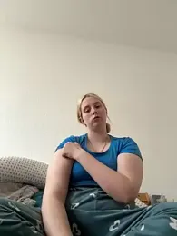 Young_Milka webcam stripchat model stream image