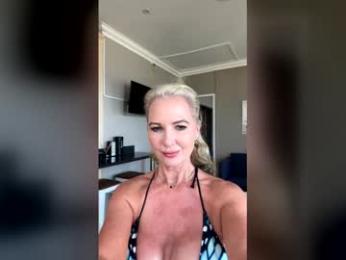 gl1tter_barbie webcam model stream image