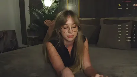 LoraineLuff webcam model stream image