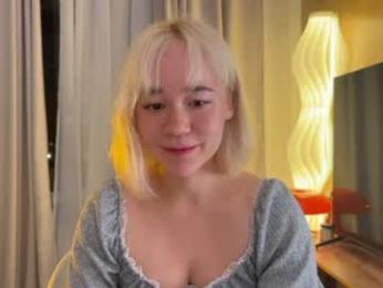 hey__lucy webcam model stream image