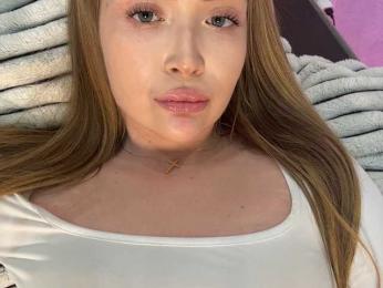 MILEDIUM webcam model stream image