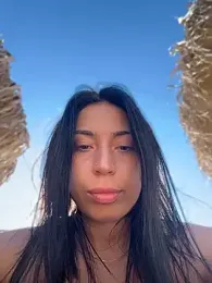 KimArts webcam model stream image