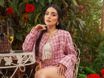 Nina webcam model stream image