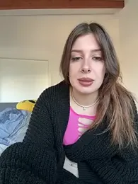 Chaos_and_cream webcam model stream image