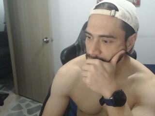 Jusstin I webcam model stream image