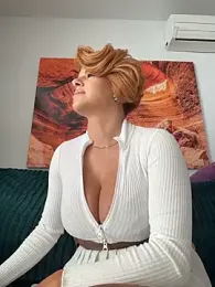 Selvaggia_official83 webcam stripchat model stream image