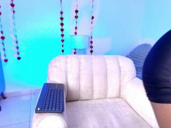 DominikYildren webcam model stream image