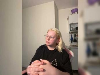 softifocus webcam bongacams model stream image