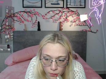 Coraline-bush webcam model stream image