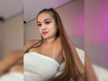 ------_ webcam bongacams model stream image