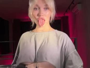 golden_alinee webcam chaturbate model stream image