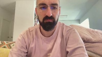 v1c70r1985 webcam cam4 model stream image