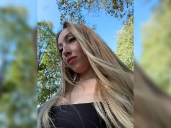Chloee webcam bongacams model stream image