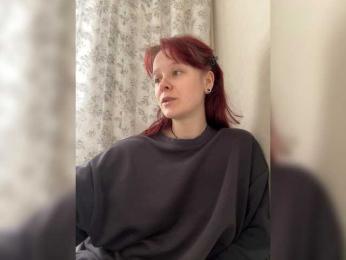 stillHer webcam model stream image