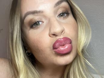PeachyyBunnyy webcam model stream image