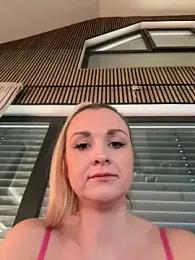 Bella-Tight webcam model stream image