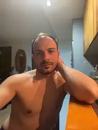 Adventurehotman webcam model stream image